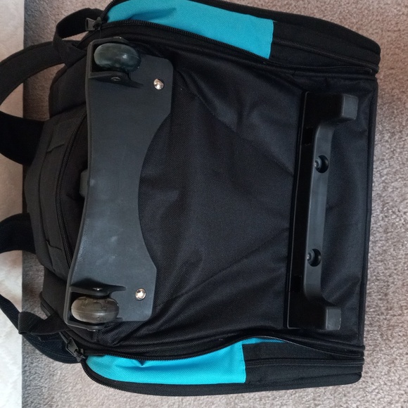 Pet Gear Traveler Dog/Cat Backpack & Rolling Carrier - Picture 14 of 14